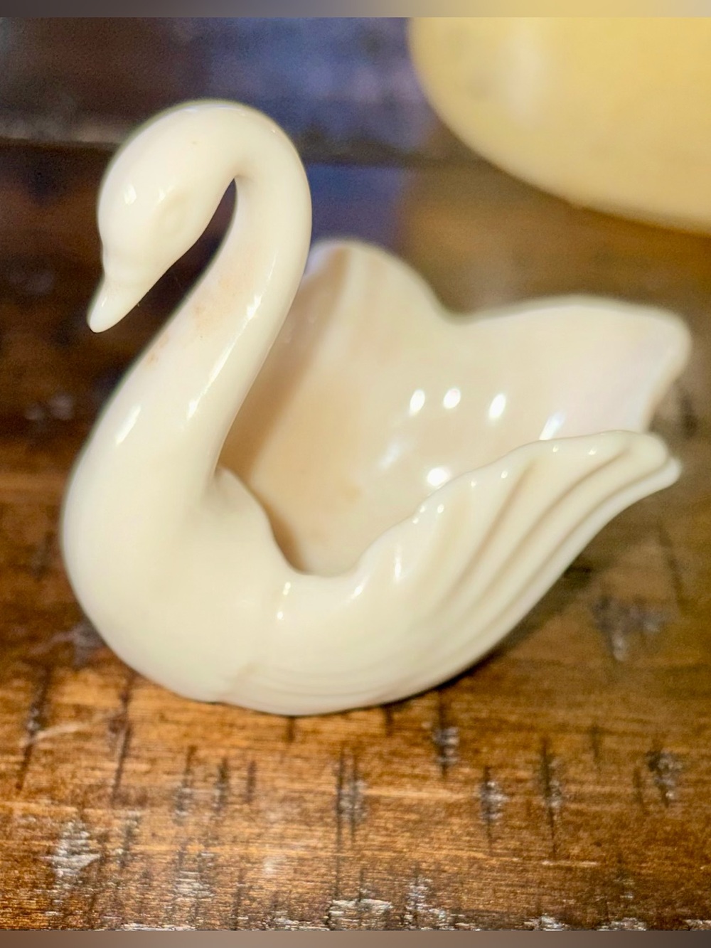 Lenox Swan Cream Porcelain 2"x 2.5" Wedding Bridal Ring Holder.